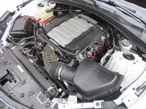 Used 2018 Chevrolet Camaro SS image 15