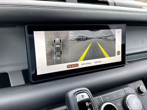 Used 2020 Land Rover Defender 110 HSE image 32