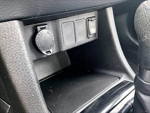 Used 2014 Toyota Corolla LE image 32