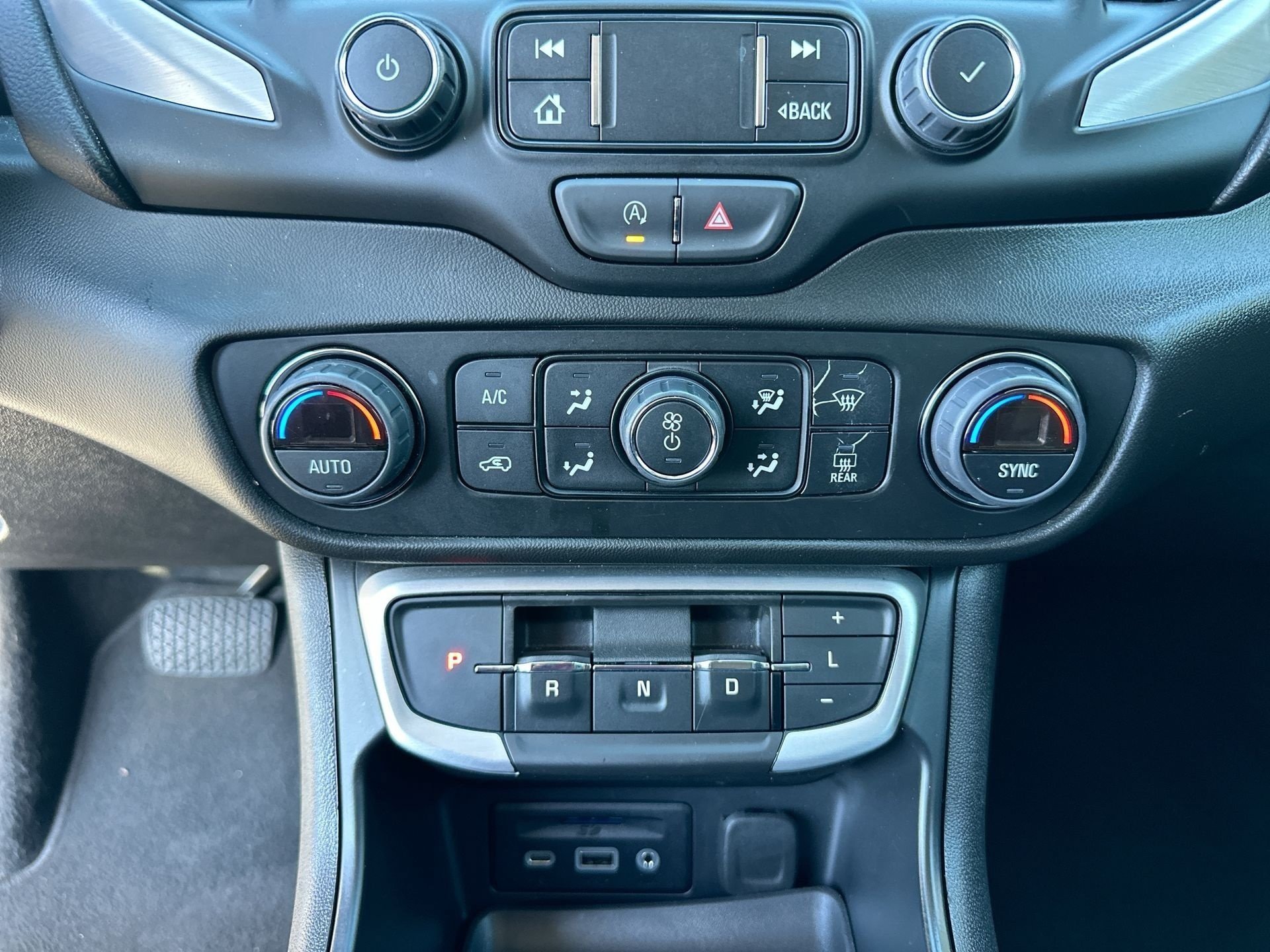Used 2023 GMC Terrain SLT w/ Elevation Edition FWD image 34