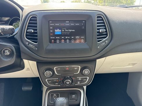 Used 2020 Jeep Compass Latitude w/ Popular Equipment Group FWD image 18