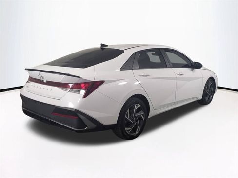 Used 2025 Hyundai Elantra Sport FWD image 5