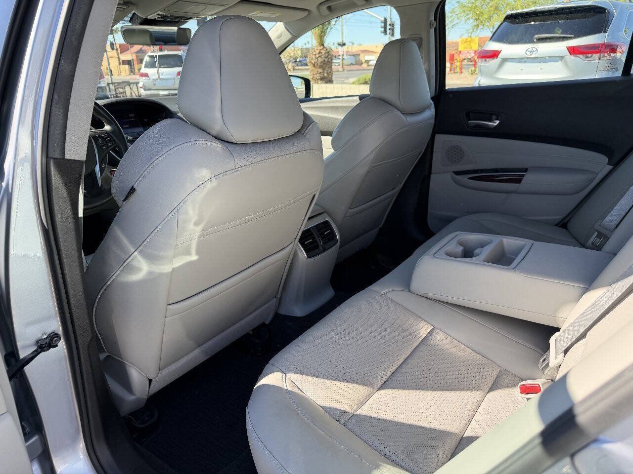Used 2016 Acura TLX w/ Technology Package FWD image 11