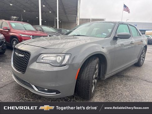 Used 2017 Chrysler 300 S image 3