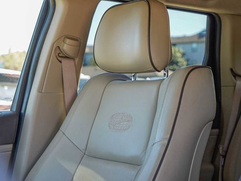 Used 2015 Jeep Grand Cherokee Overland image 12