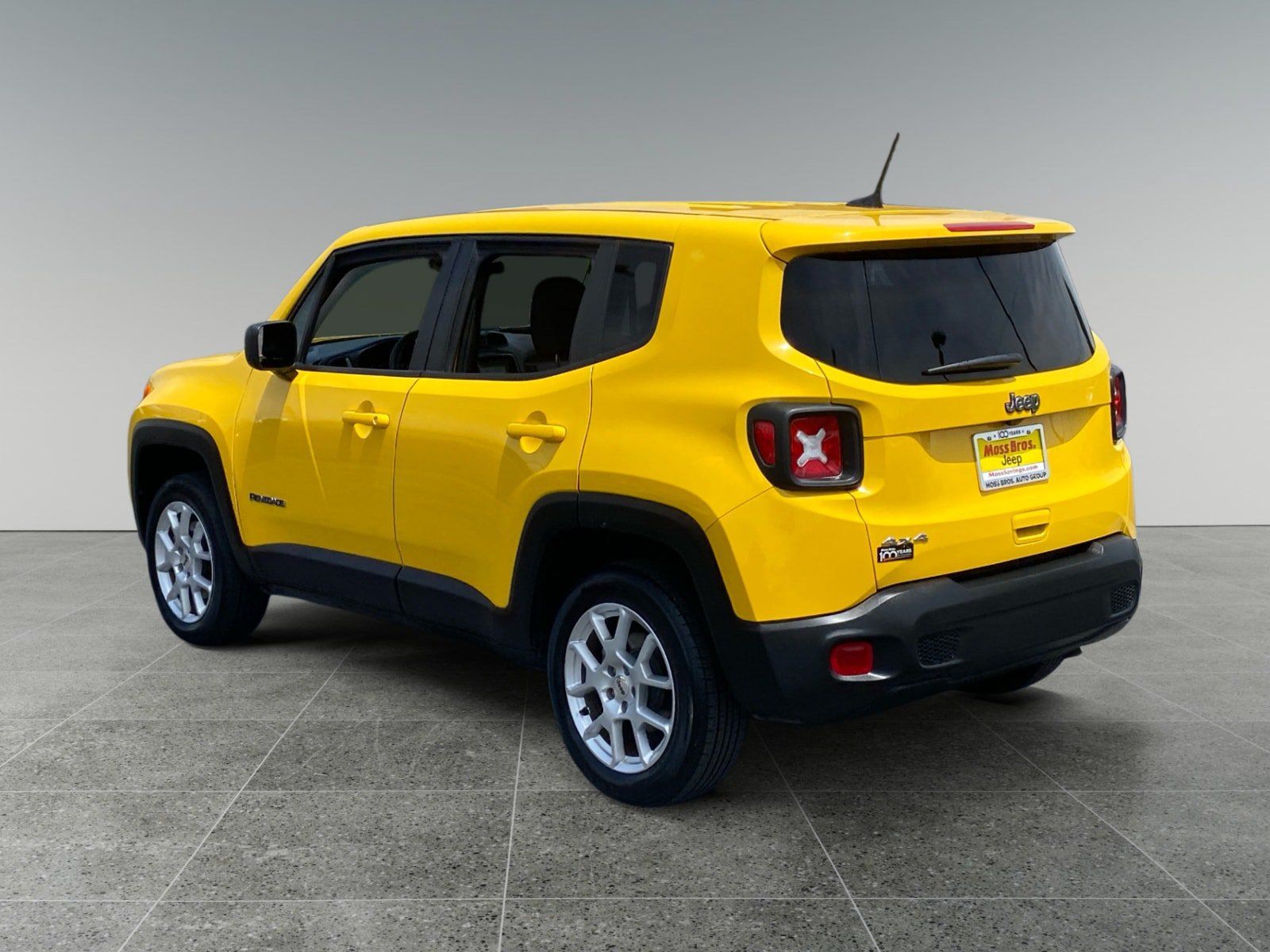 Used 2023 Jeep Renegade Latitude AWD/4WD image 3