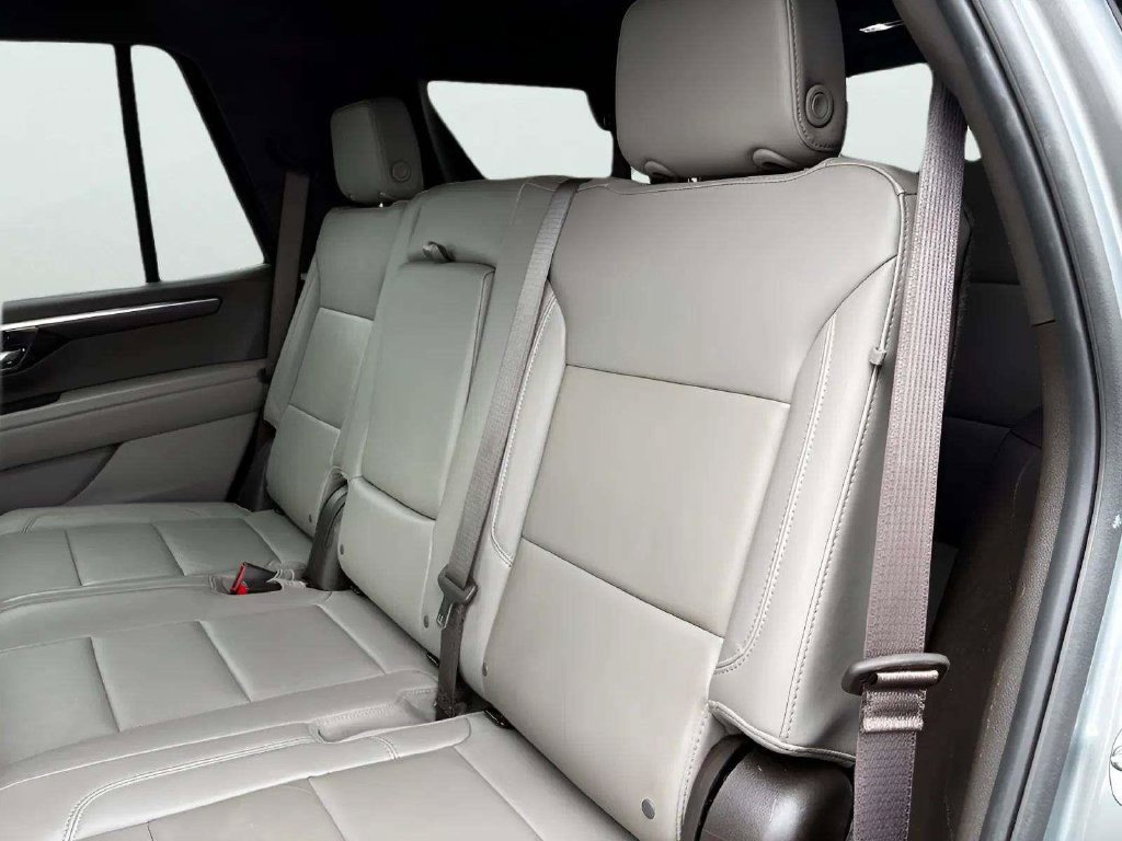 Used 2025 Chevrolet Tahoe LT RWD image 10
