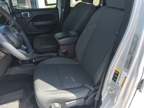 Used 2024 Jeep Wrangler Unlimited Sport AWD/4WD image 12