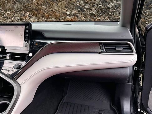 Used 2022 Toyota Camry XSE image 14