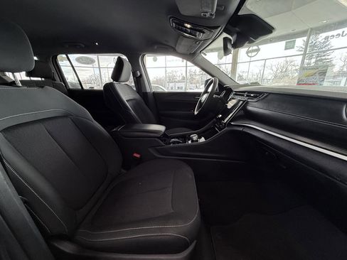 Used 2023 Jeep Grand Cherokee L Laredo image 32