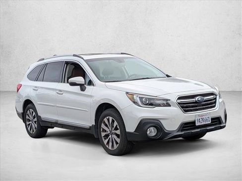 Used 2018 Subaru Outback 2.5i Touring AWD/4WD image 4