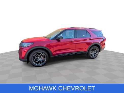 Used 2025 Ford Explorer ST-Line w/ ST-Line Street Pack AWD/4WD image 4