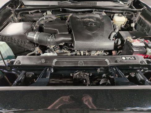 Used 2019 Toyota Tacoma TRD Off-Road image 22