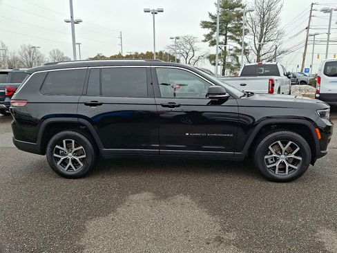 Used 2023 Jeep Grand Cherokee L Limited w/ Luxury Tech Group II image 12