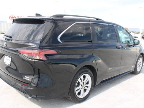 Used 2021 Toyota Sienna XSE w/ XSE Plus Package AWD/4WD image 3