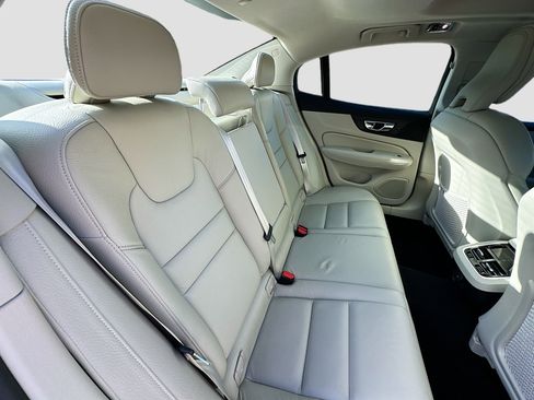 Used 2022 Volvo S60 B5 Inscription image 29