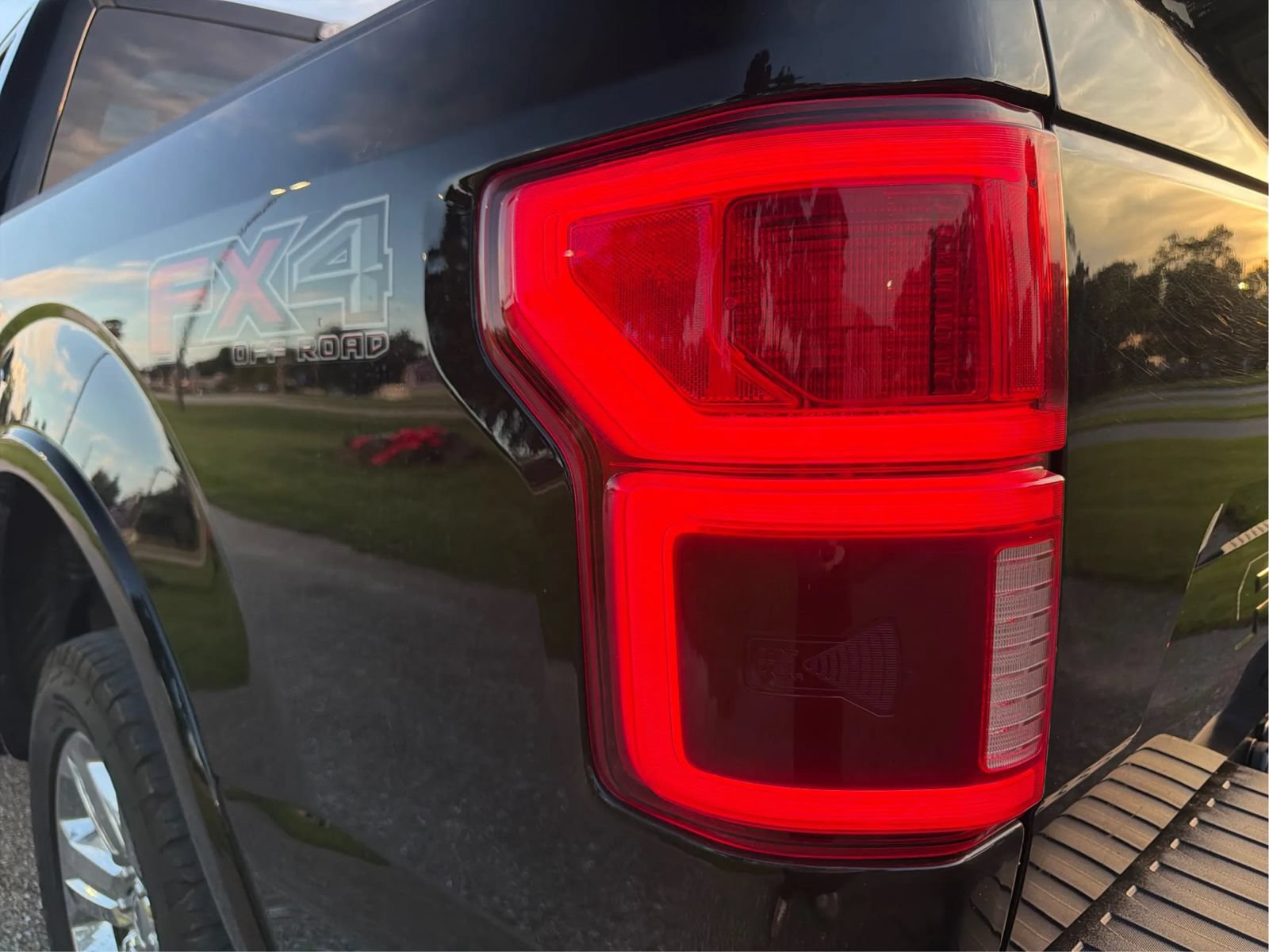 Used 2018 Ford F150 Lariat w/ Equipment Group 502A Luxury AWD/4WD image 44