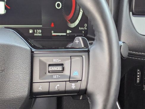 Used 2025 Nissan Rogue Platinum image 28