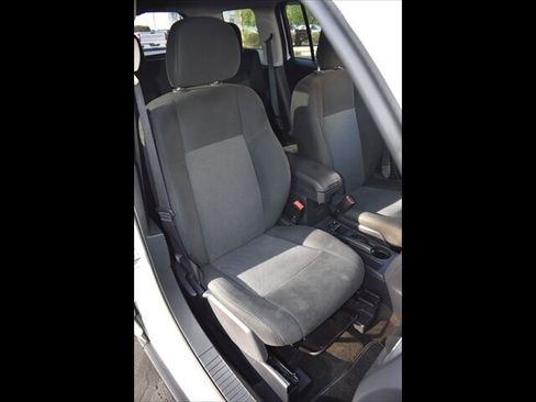 Used 2016 Jeep Patriot Latitude AWD/4WD image 31