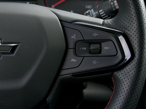 Used 2025 Chevrolet Trax RS w/ Driver Confidence Package FWD image 14