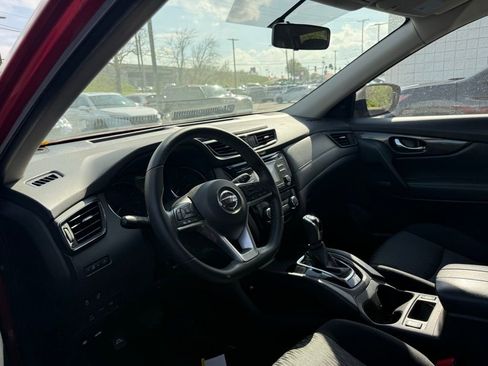 Used 2017 Nissan Rogue SV image 7