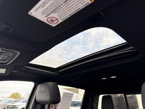 Used 2022 Chevrolet Silverado 3500 High Country w/ LPO, Hitch Package image 9