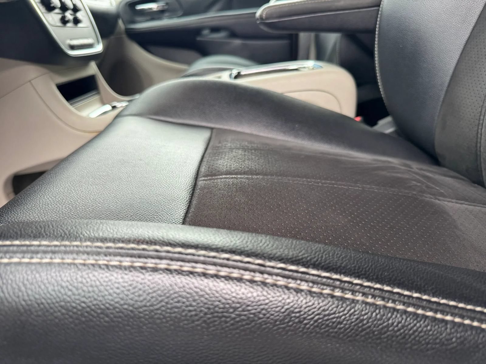 Used 2019 Dodge Grand Caravan SXT FWD image 25