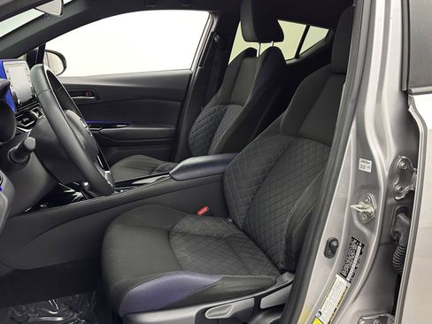 Used 2020 Toyota C-HR XLE image 13