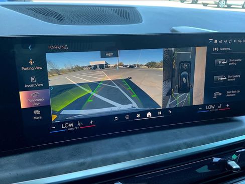 Used 2025 BMW X5 sDrive40i w/ Premium Package image 28