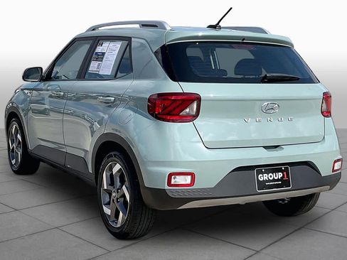 Used 2025 Hyundai Venue SEL FWD image 11