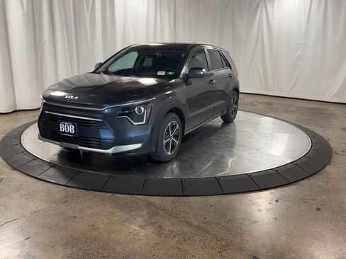 Certified 2025 Kia Niro LX image 4