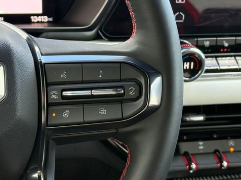 Used 2024 GMC Canyon AT4X image 27