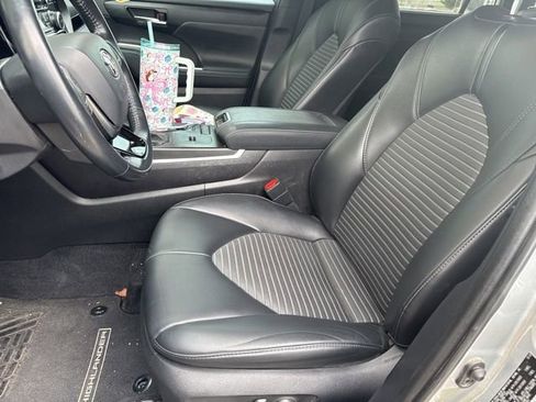 Used 2021 Toyota Highlander XSE FWD image 5