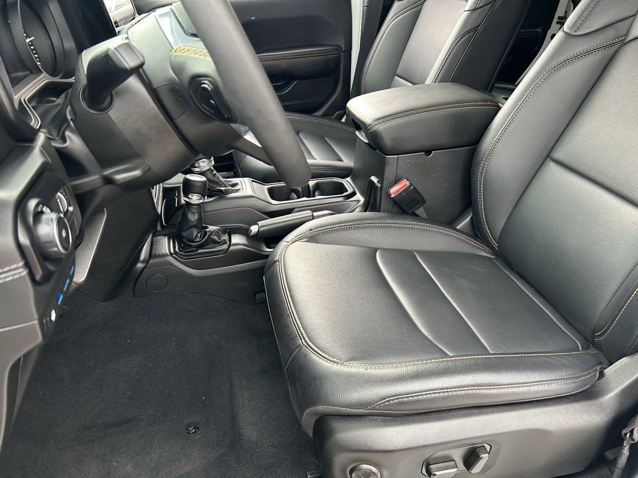 Used 2024 Jeep Wrangler Unlimited Sahara w/ Safety Group AWD/4WD image 21
