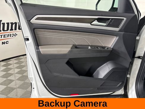 Used 2022 Volkswagen Atlas SE w/ Panoramic Sunroof Package FWD image 9