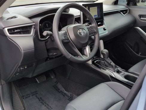 Used 2025 Toyota Corolla Cross XLE w/ Convenience Package FWD image 9