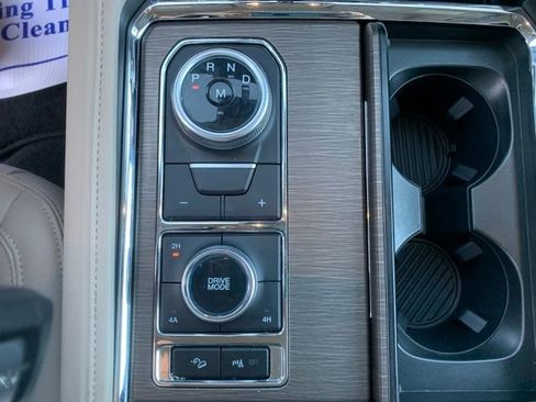 Used 2024 Ford Expedition Limited image 20