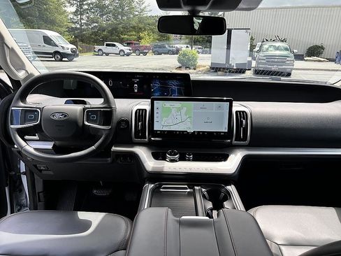 Used 2025 Ford Expedition Max Active AWD/4WD image 13