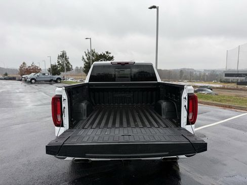 Used 2024 GMC Sierra 1500 AT4 w/ Technology Package image 7