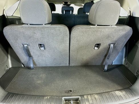 Used 2023 Kia Sorento LX image 31