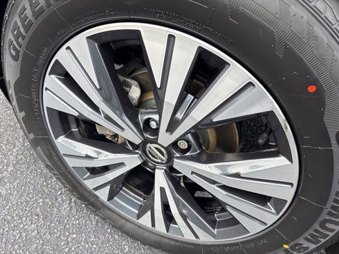 Certified 2021 Nissan Rogue SV image 9