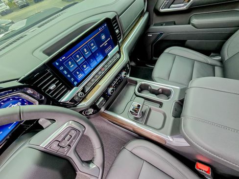 Used 2026 Chevrolet Silverado 1500 LT Trail Boss w/ Convenience Package II image 8