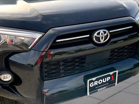Used 2022 Toyota 4Runner SR5 AWD/4WD image 29