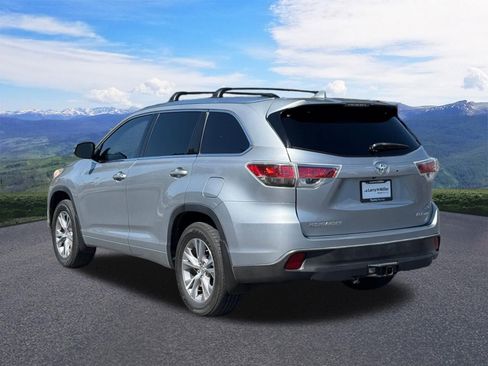 Used 2015 Toyota Highlander XLE AWD/4WD image 3