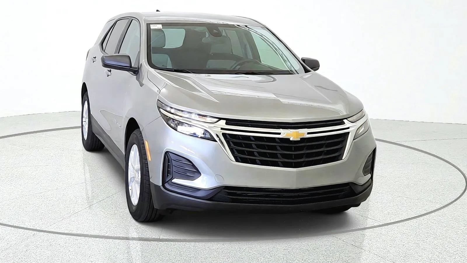 Used 2024 Chevrolet Equinox LS w/ LS Convenience Package FWD image 2