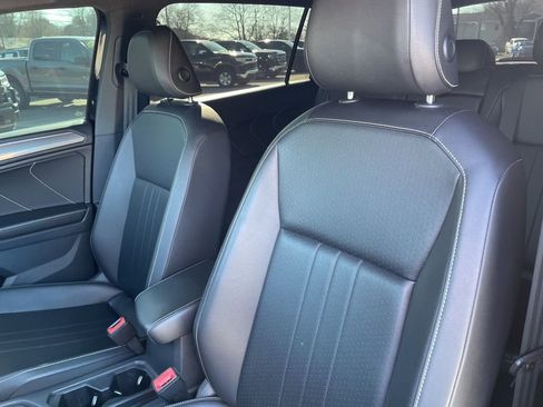 Used 2022 Volkswagen Tiguan SE R-Line image 7
