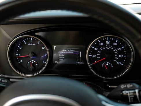 Used 2024 Kia Carnival LX FWD image 19