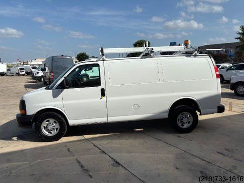 Used 2016 Chevrolet Express 2500 RWD image 4