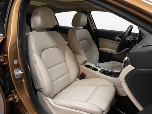 Used 2018 Mercedes-Benz GLA 250 4MATIC image 22