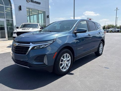 Used 2024 Chevrolet Equinox LT FWD image 2